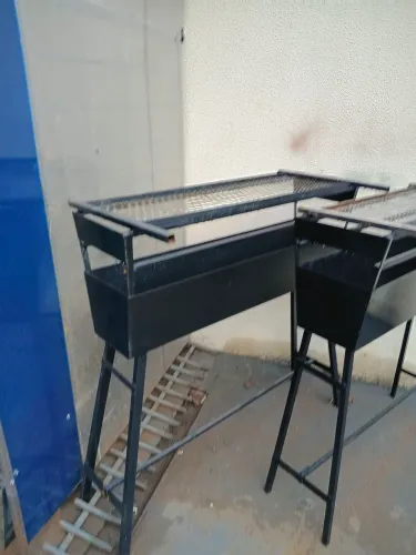Vendo churrasqueira nova tenho disponivel 80x20x25 boca Altura total 1.08