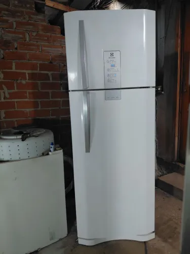 Vendo Geladeira Electrolux 459Litros 220Volts FrostFree Revisada e Com 3 Meses de Garantia