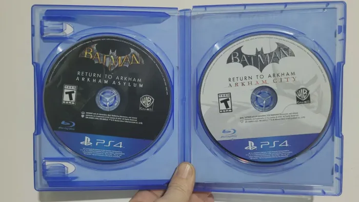 Batman: Return to Arkham PS4 (Edição Especial Importada - 2 Jogos)