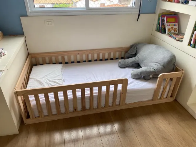 Cama montessori com colchão de mola