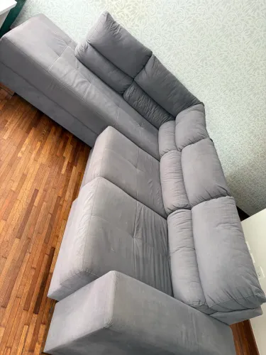 Sofá retrátil em L