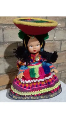 Antiga boneca peruana