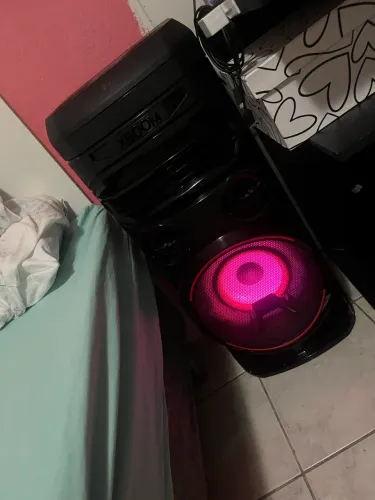 Torre de Som LG XBOOM RNC7 Bluetooth, 230W, Som Potente e Imersivo, Iluminação LED,