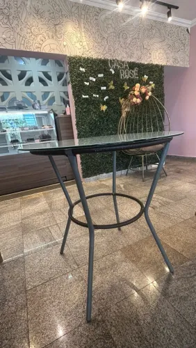 Mesa com tampo de vidro