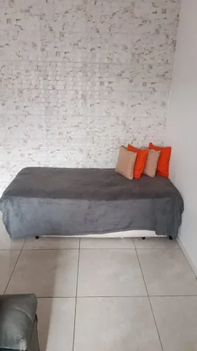 Cama de solteiro com auxiliar