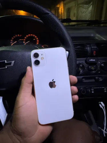 iPhone 11 64GB (leia a descrição)