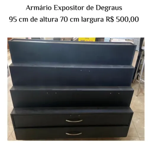 Armário expositor de degraus 95cm de altura 70cm largura 