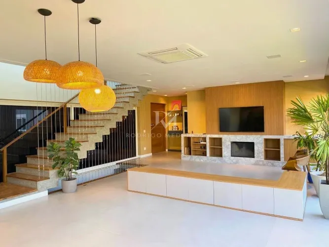 Casa em Condomínio mobiliada com 4 suítes na Lagoa da Conceição