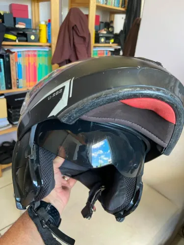 Capacete escamoteavel com viseira escura - PEELS - U-RB2