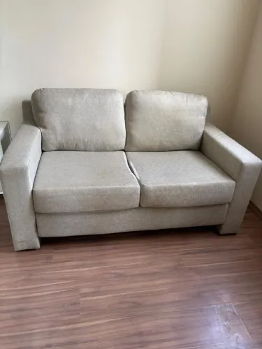 Sofás de 2 e 3 lugares em tecido verde claro - R$ 500