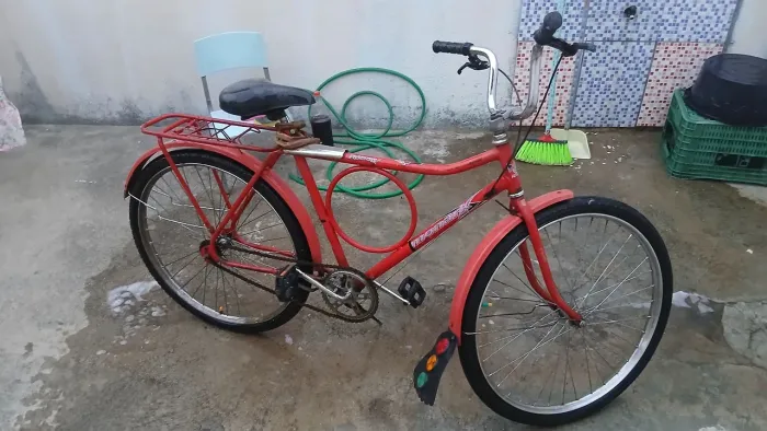 Bicicleta Monark Vermelha Seminova - Estilo Barra Circular - Oportunidade!