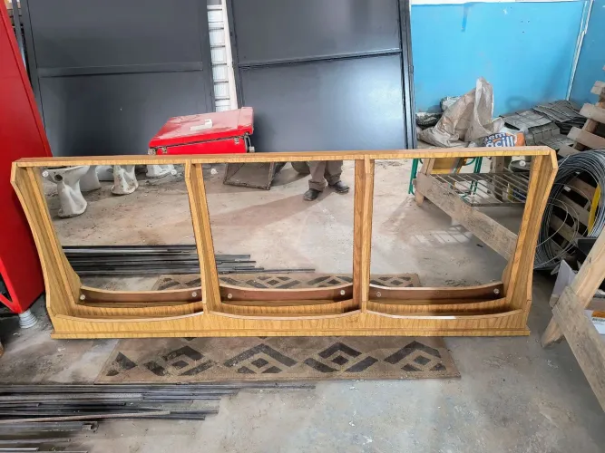 Espelho vintage retro triplo anos 90 de madeira antiga e boa com acabamento laminado
