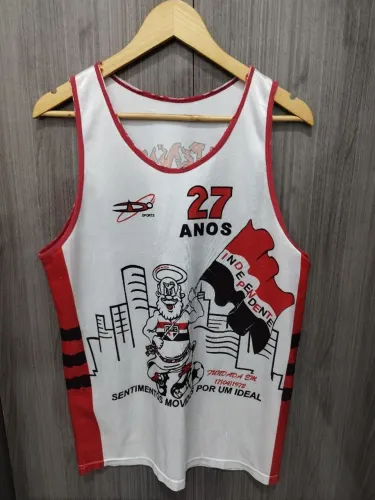 Regata 27 anos<br>Lata 27 anos<br>Tamanho M <br>Alguns desgastes do tempo