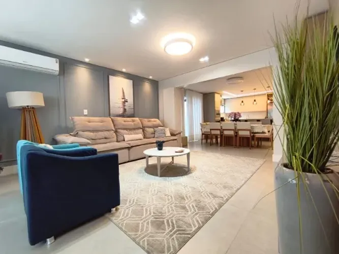 Casa PLANA mobiliada 4 dorm 2 suítes APENAS 260m da praia ÓTIMA REGIÃO frente sol da manhã