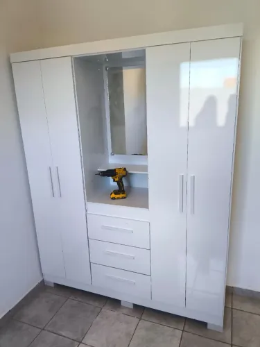 Guarda roupa capelinha Novo na promoção 