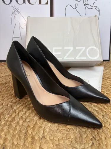 Scarpin em couro Arezzo 38 (novo)