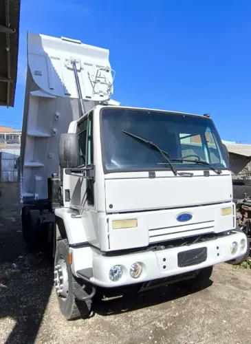 Ford Cargo 6332 caçamba de minério 