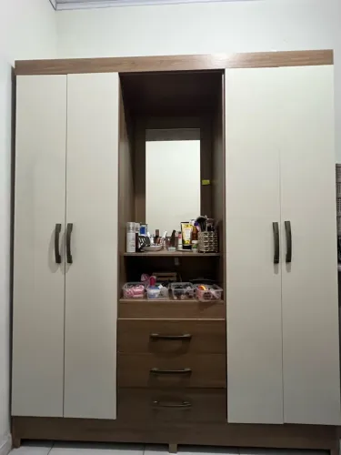 GUARDA ROUPA SEMINOVO