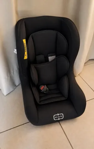 Cadeirinha matrix para carro em excente estado.  Para conduzir crianças em automóveis.