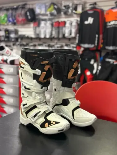 Vendo bota Leatt 4.5 NOVA 0KM (NUNCA SE QUER USADA)