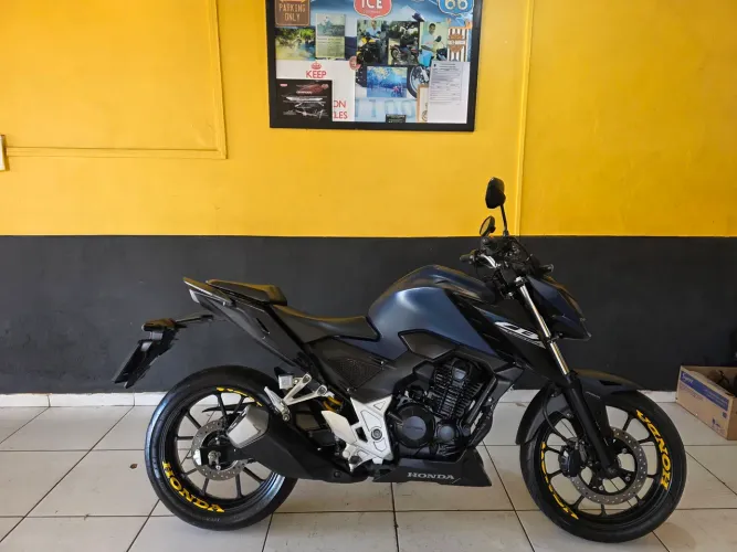 HONDA CB 300F TWISTER ABS, 2025.( 10 mil kms rodados).