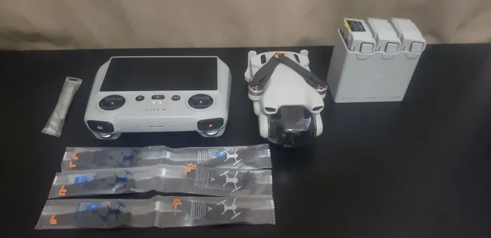 Drone DJI 3 Fly More Combo com tela