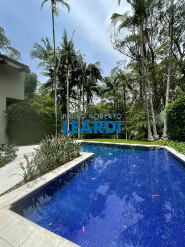 CASA ASSOBRADADA - MORUMBI - SP
