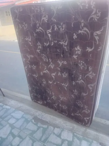 Vendo cama box conjugada.