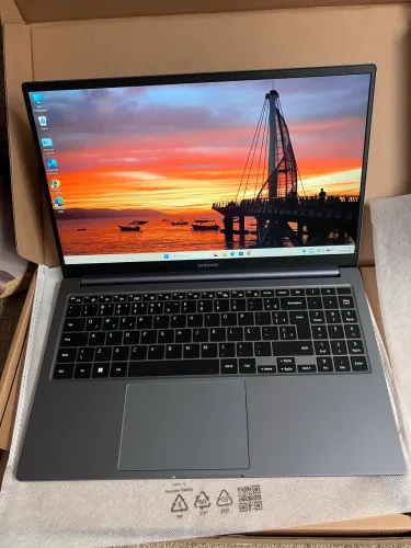 Notebook Samsung Book4 Intel Core i3, 8GB, 256GB Nf e Garantia até NOV/2026