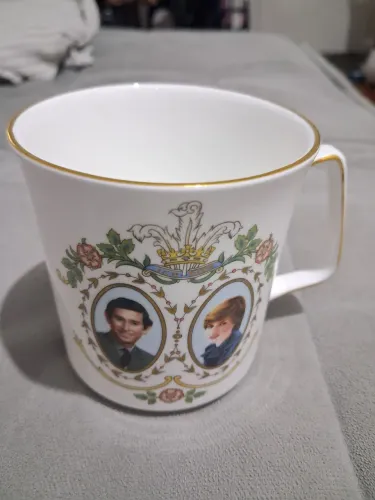 Caneca de porcelana inglesa do casamento
