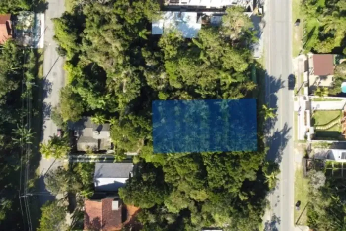 Terreno à venda na Praia do Estaleiro em Balneário Camboriú