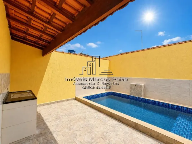 Espaçosa Casa Nova com piscina, em Mongaguá!