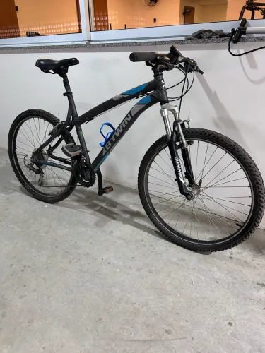 Bicicleta B?Twin Rockrider Aro 26