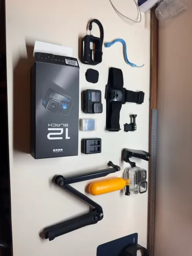 GoPro Hero 12 Black com acessorios