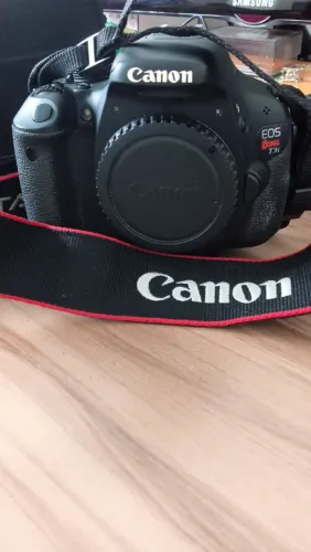 Câmera Canon Rebel T3i (CORPO)