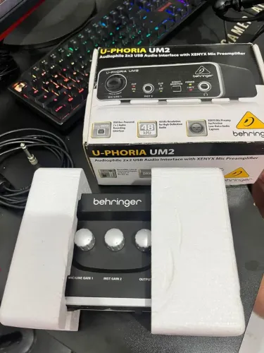 VENDO INTERFACE DE ÁUDIO BEHRINGER UM2
