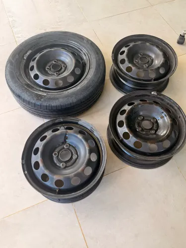 Jogo de roda e Carlota e 1 pneus