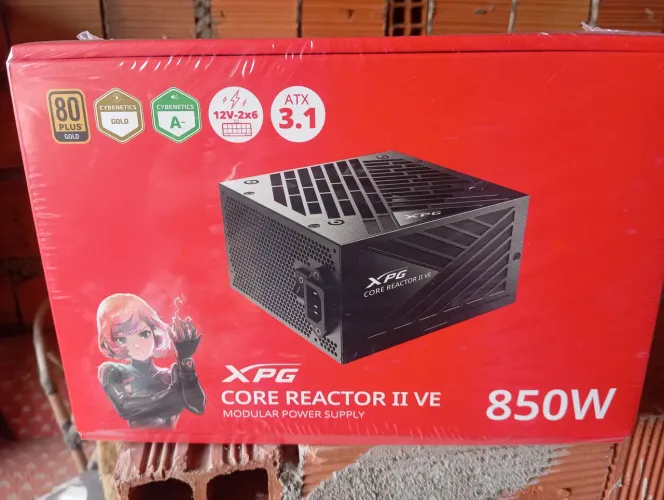 Fonte XPG 850w nova lacrada.