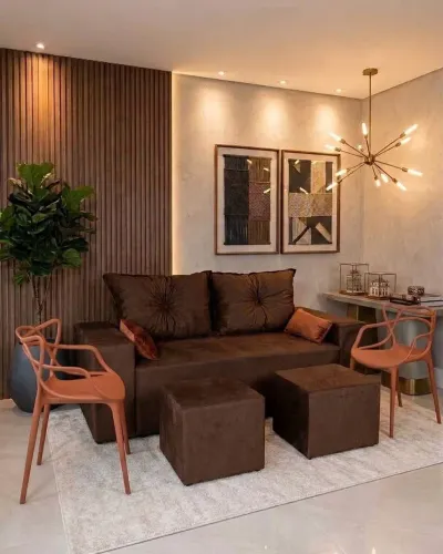 Sofá quadrado 3 lugares com 2 cadeiras de apoio com centro, puff e almofadas decorativas