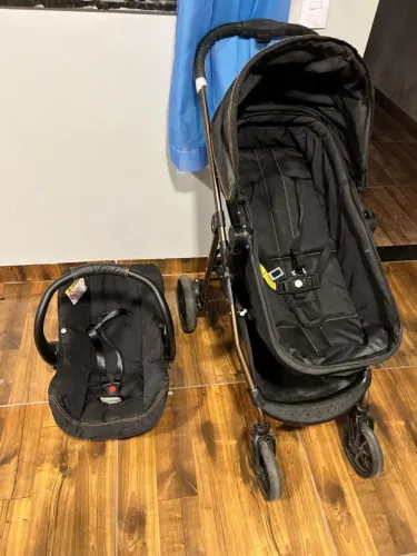 Vendo carrinho de bebê Galzerano semi novo 