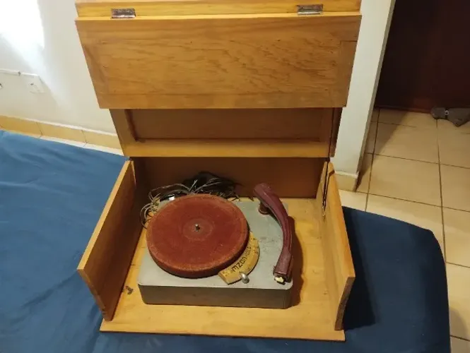 Vitrola Eltron Musicone década de 1950