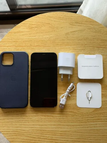 Iphone 12 " muito conservado"