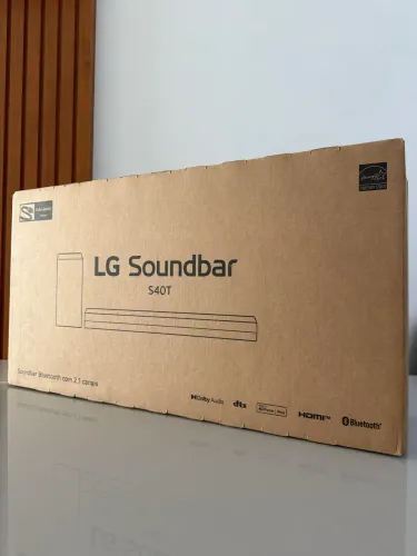 Soundbar LG 300W RMS, 2.1 Canais, Dolby Digital, Sem fios, Bluetooth 5.3 S40T