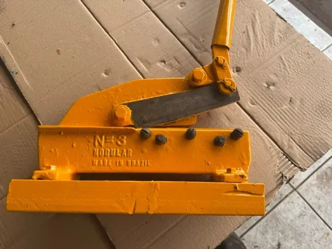 Guilhotina ou Tesoura manual para corte de chapas de ferro 