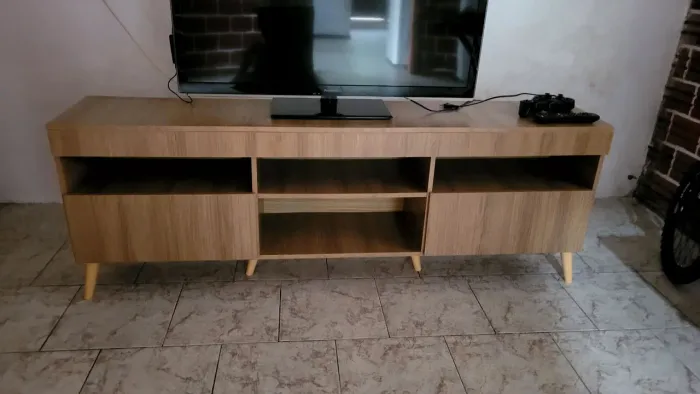 ? RACK PARA TV (Estilo Retrô com Pés Palito) - Super Conservado!