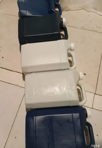 Galões cinco litros