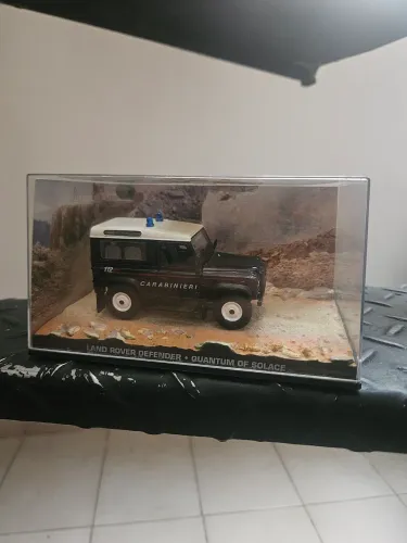 Land Rover Defender Quantum Of Solace 007 James Bond 1/43
