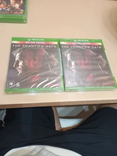 Metal Gear Solid V: The Phantom Pain - Day One Edition - Xbox Novo(LACRADO)