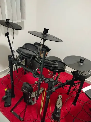 VENDO OU TROCO BATERIA ELETRONICA