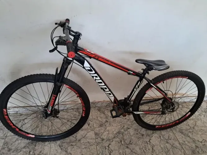 Bicicleta Dropp Z3 Aro 29 Câmbios Shimano 21 Marchas Freio a Disco Mecânico com Suspensão